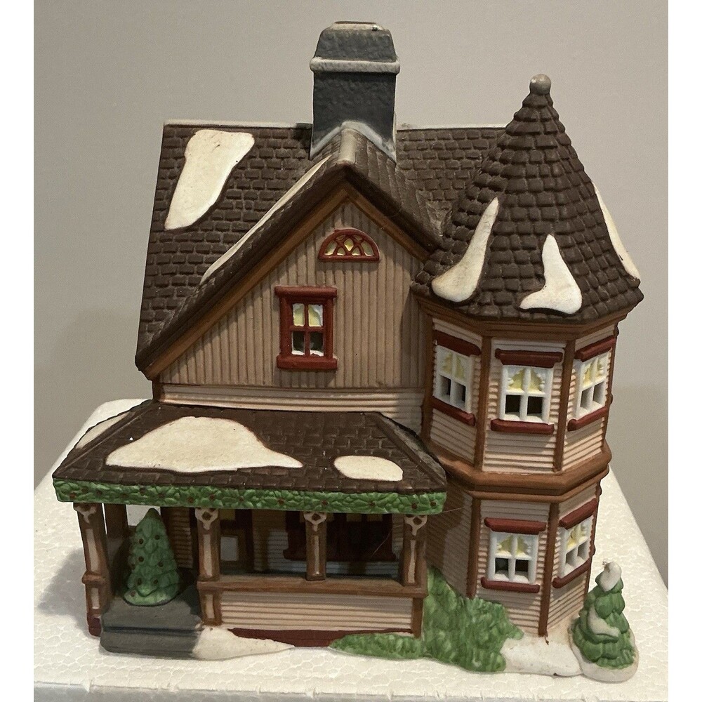 Dept 56 New England Thomas T. Julian House Village Retired
